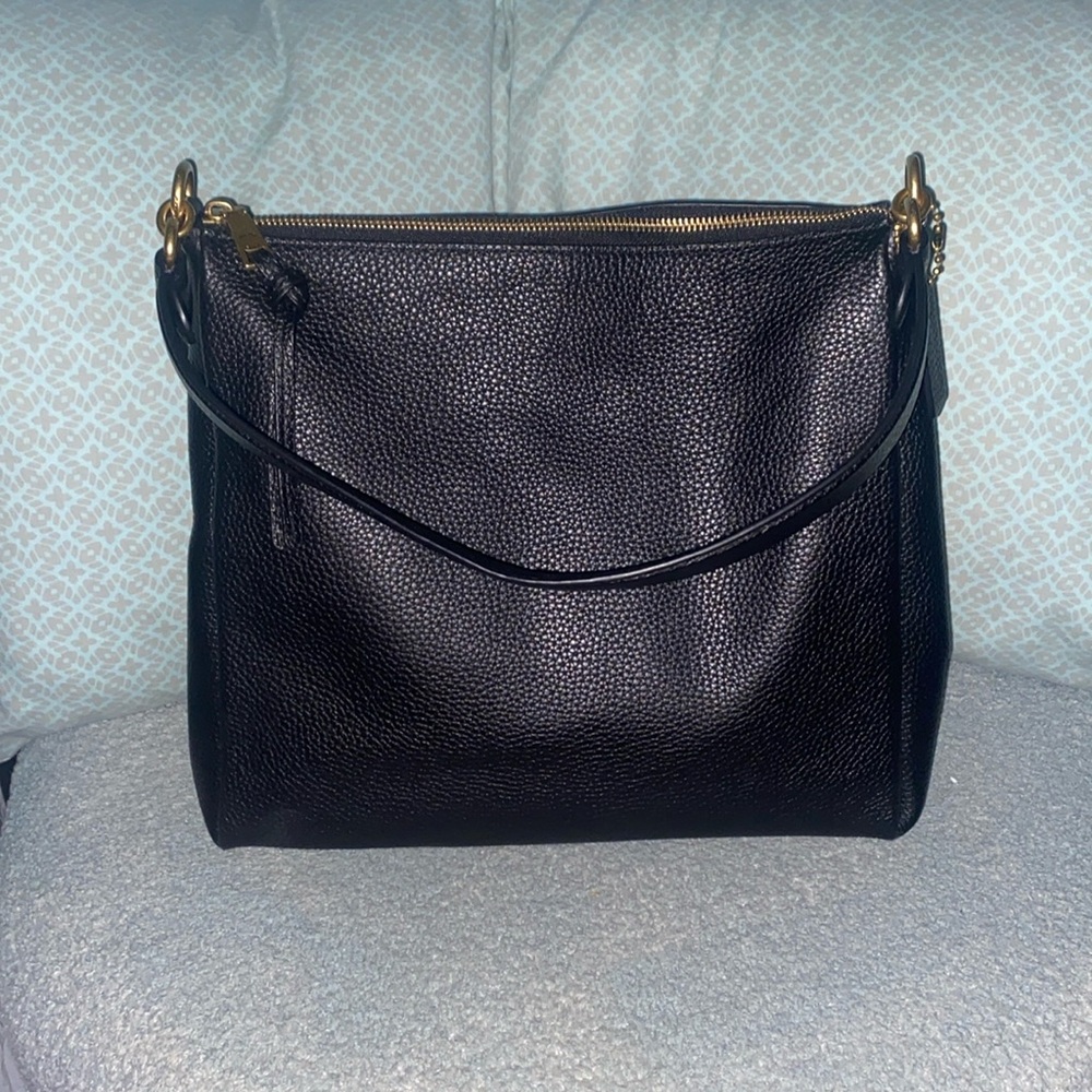 New Coach Shay shoulder bag in pebbled leather